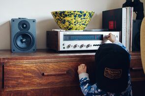Akustik-Optimierung: Effektive Einsatzmglichkeiten von Smart-Home-Lautsprechern im Wohnzimmer